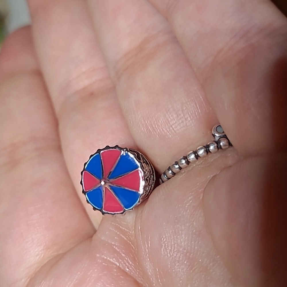 Carousel Charm ❤️ - Picture 6 of 6